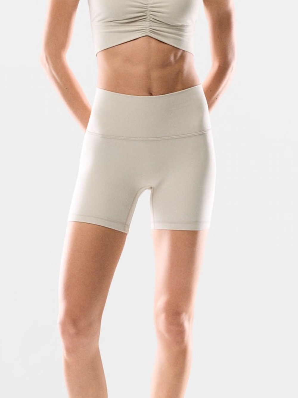 TNA BUTTER Cheeky Infinite Hi-Rise 5" Short